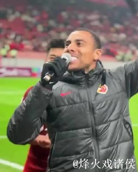 奥斯卡宣布34岁退役，告别效力8年的上海海港